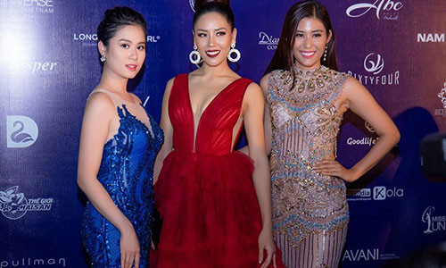 NTK Linh Bùi (trái) bên Á hậu Nguyễn Thị Loan.