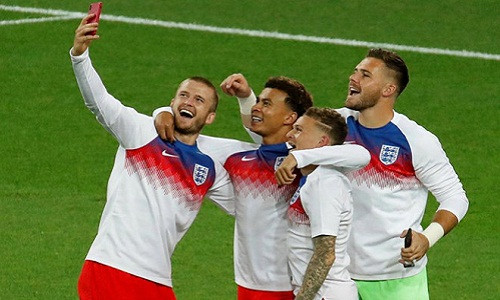 Mới đây, áo đồng phục dành cho tập luyện của tuyển Anh được rao bán trên eBay với giá gấp 2-3 lần so với giá gốc. Ảnh: Thesun.