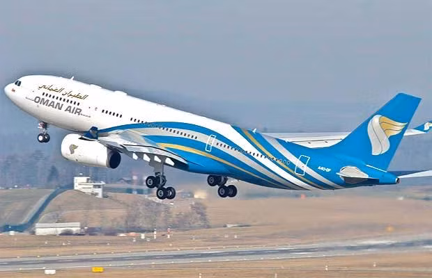 Oman Air là hãng hàng không quốc gia của Oman. Hãng cung cấp dịch vụ bay thường lệ nội địa và quốc tế, air taxi và bay thuê chuyến. Ảnh: Pakistan Observer.