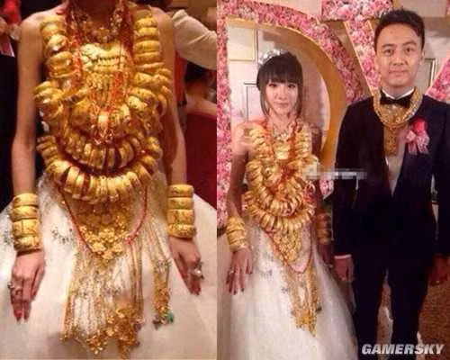 Tháng 6/2015, một cặp đôi xuất thân từ hai gia đình giàu có ở Trung Quốc làm cư dân mạng đứng ngồi không yên vì khối lượng của hồi môn bằng vàng lên tới 14kg. Ảnh: Sina.