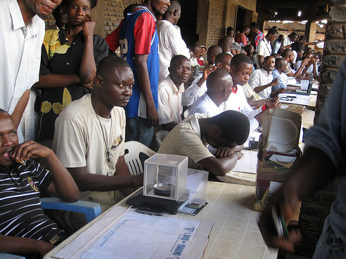 Thủ đô Kinshasa của CHDC Congo cũng tồn tại một khu chợ trời kim cương từ nhiều năm nay. Ảnh: BBC.