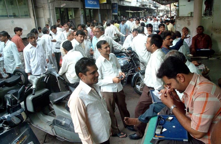 Khu chợ Mahidharpura được gọi là "con đường kim cương" của Surat. Ảnh: Times of India.