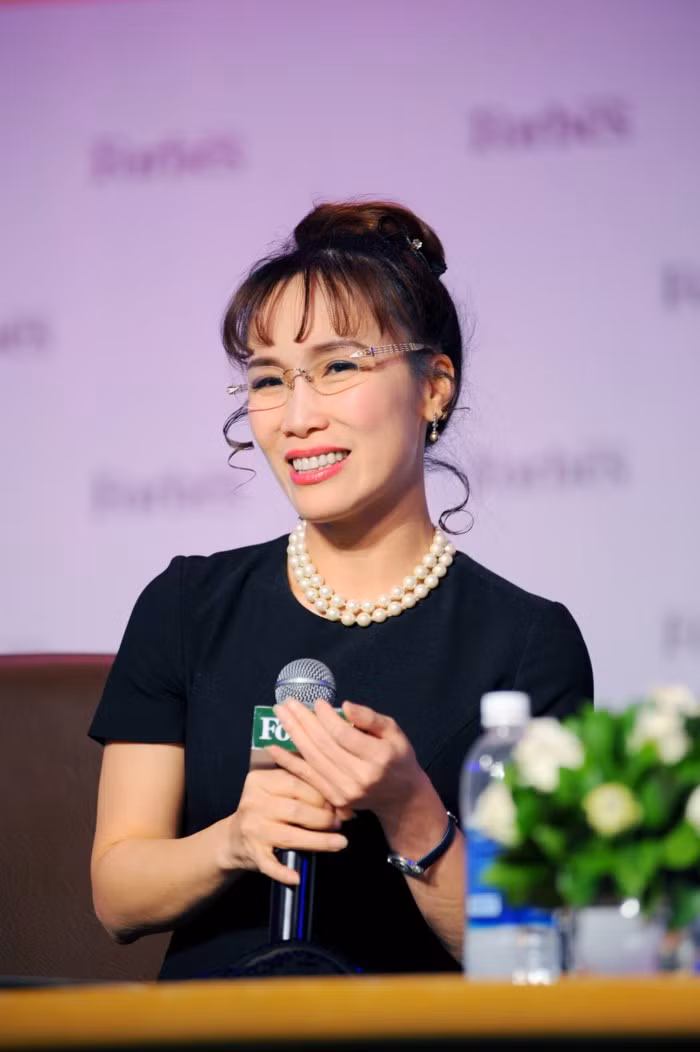 Suốt 30 năm làm doanh nhân, bà Thảo chưa bao giờ đếm xem mình có bao nhiêu tiền, trở thành triệu phú hay tỷ phú. Đó là chia sẻ của bà tại Women’s Summit do Forbes tổ chức chiều ngày 12/4. Ảnh: Một thế giới.