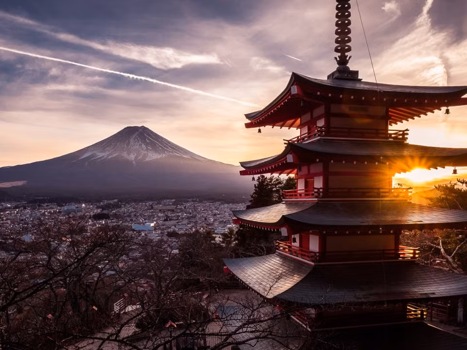 Thủ đô Tokyo gần 40 triệu dân của Nhật Bản sẽ là thành phố giàu thứ hai trên thế giới vào năm 2022 với 1.557 tỷ USD. Tokyo là một trong những thành phố có hệ thống giáo dục tốt nhất thế giới, với tỷ lệ người dân có trình độ đại học ở mức cao.