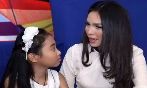 Phương Mỹ Chi từng có mối quan hệ thầy trò thân thiết với Hiền Thục khi tham gia cuộc thi "Giọng hát Việt nhí" 2013