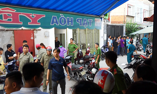 Cảnh sát điều tra tại hiện trường vụ xả súng ngày 15/2. Ảnh: THX/TTXVN