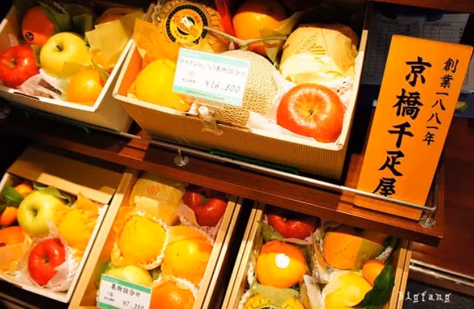 Hộp gồm nhiều loại trái cây có giá 170 USD.