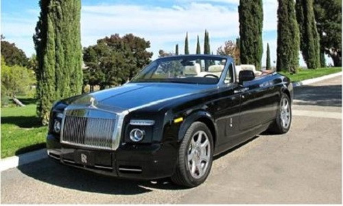 Chủ nhà mới sẽ nhận được 2 chiếc xe Rolls-Royce Phantoms tuyệt đẹp cùng hàng loạt ưu đãi hấp dẫn khác