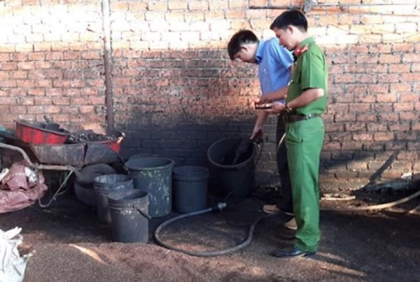 Từ đầu năm đến nay, cơ sở đã bán ra thị trường hơn 3 tấn cà phê nhuộm đen bằng lõi pin. Ảnh: Vietnamnet.