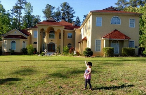 Ngoài căn nhà rộng rãi trị giá khoảng 6 tỷ đồng ở Việt Nam, danh hài Thúy Nga còn sở hữu một căn biệt thự sang trọng trên đất Mỹ. Ảnh: Người đưa tin.