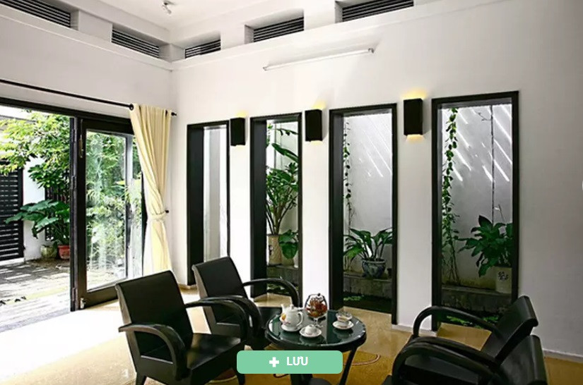 Thiết kế giếng trời giúp phòng khách dễ dàng hút gió mát trong lành và đẩy luồng không khí nóng ra bên ngoài.