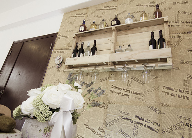 Giấy dán tường mang bầu hơi hướng xưa cũ ngập tràn căn hộ chung cư.