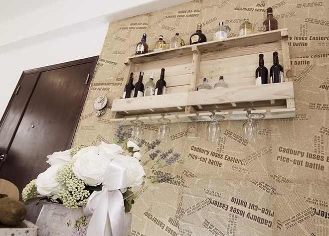 Giấy dán tường mang bầu hơi hướng xưa cũ ngập tràn căn hộ chung cư.