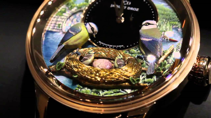 Với việc trang bị hệ thống máy cơ học tinh vi, các chi tiết trên con chim có thể chuyển động khi điểm chuông. Ảnh: VOV.