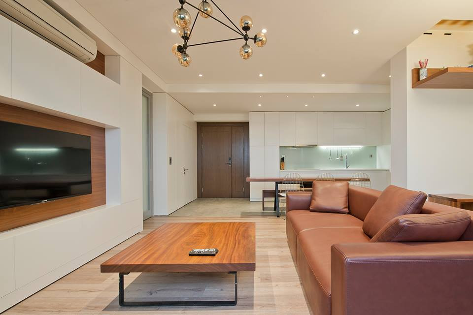 Để giải quyết hạn chế này, nhóm kiến trức sư Idee Architects chọn giải pháp bỏ hết các vách ngăn tường cố định.