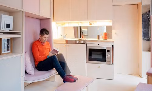 Thậm chí vẫn đủ cho không gian để đọc sách.