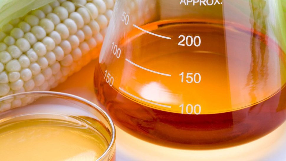 Hơn thế, giá đường lỏng cũng liên tục giảm. Nếu như năm 2015 là 960 USD/tấn, thì đến 2016 giảm xuống 460 USD/tấn và đến 2017 chỉ còn 398 USD/1 tấn. Ảnh: Buzzworthy.