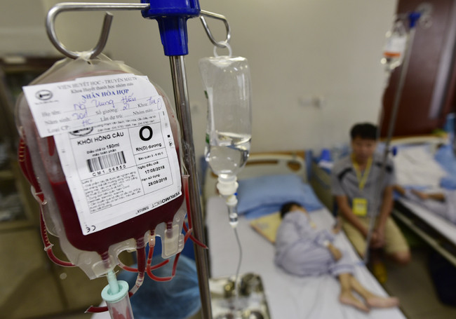 Những bệnh liên quan đến máu rất nguy hiểm và tốn kém, chính vì thế nhiều người bệnh không đủ tiền trang trải phải nhờ đến sự giúp đỡ của xã hội.