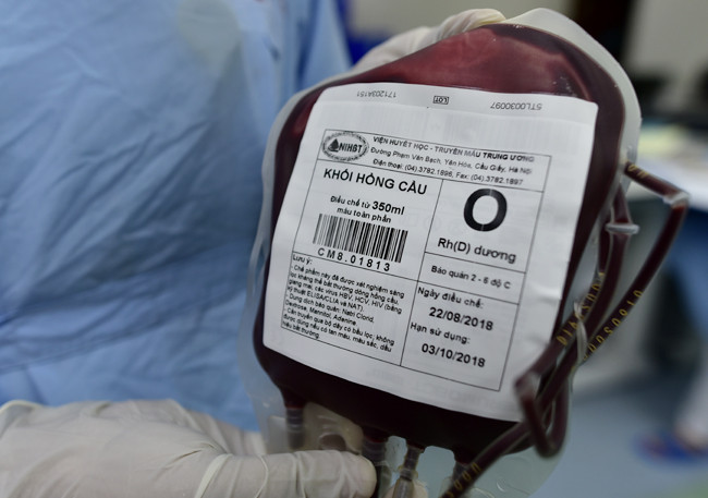 Việc ghi nhãn, quản lý bằng mã vạch sẽ giúp cho việc phân loại, sử dụng chế phẩm máu được thuận tiện hơn. Trung bình, cứ 100 đơn vị máu thì sẽ hủy đi 1,7 đơn vị máu do kết quả xét nghiệm của đơn vị này dương tính với các bệnh như: Viêm gan B, viêm gan C, giang mai, HIV...