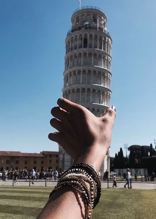 Nắm gọn trong lòng bàn tay.