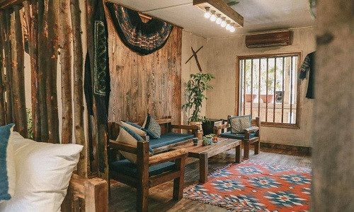 Nằm trên tầng 4 khu tập thể C4 Giảng Võ, căn hộ Rùa’s House gây ấn tượng khi mang hơi thở của miền sơn cước Sapa giữ lòng Hà Nội.