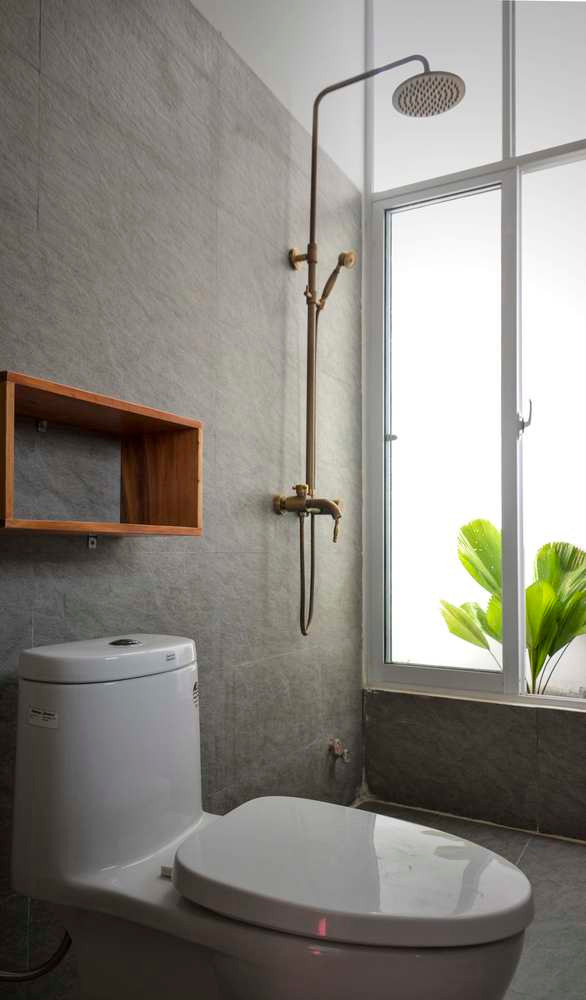 Phòng tắm thiết kế mở giúp không gian thoáng hơn.