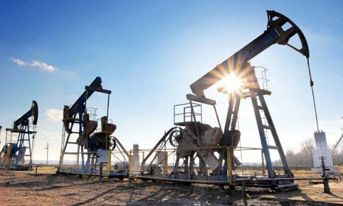 Bahrain cũng là nền kinh tế phát triển nhanh nhất trong thế giới Ả Rập. Sản xuất và chế biến dầu mỏ là sản phẩm xuất khẩu lớn nhất của Bahrain, chiếm 60% nguồn thu xuất khẩu, 70% thu nhập chính phủ và 11% tổng sản phẩm quốc nội. Ảnh: Reuters.