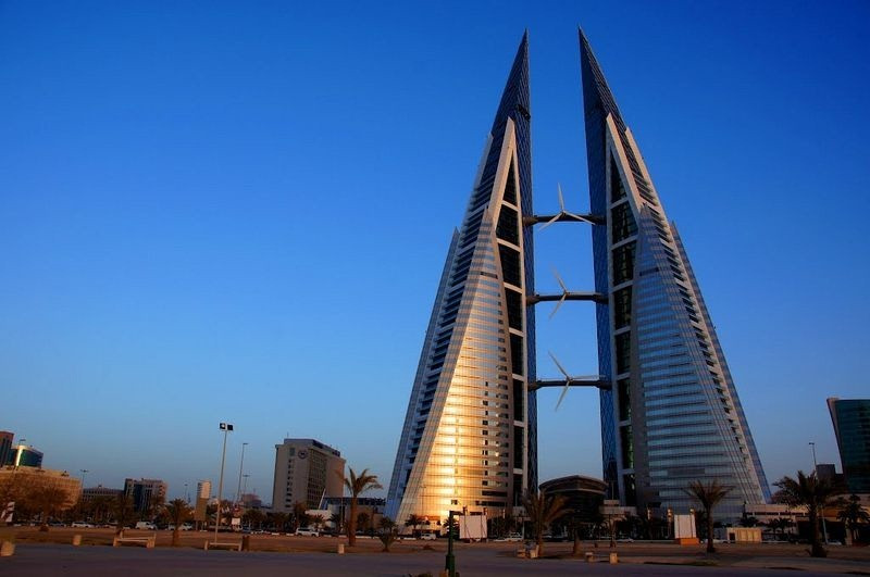 Tòa nhà gồm 2 tòa tháp hình cánh buồn này có chi phí xây dựng là 150 triệu USD. Ảnh: Reckon Talk.