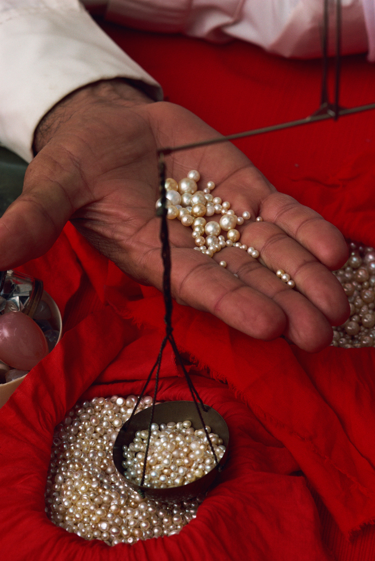 Từ xưa, quốc gia vùng vịnh này với nghề tìm kiếm ngọc trai. Ngọc trai Bahrain được cho là tốt nhất thế giới trong thế kỷ XIX. Ảnh: Lonely Planet.