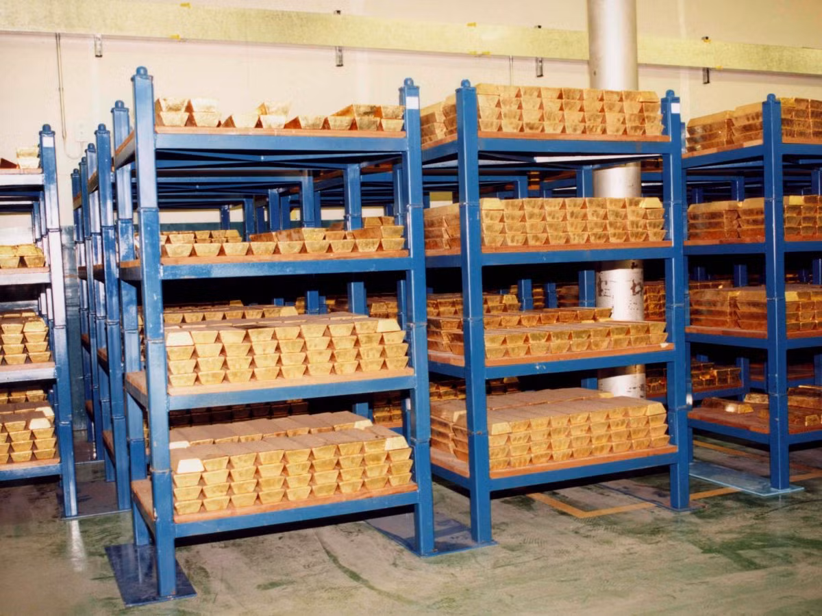 Đây là nơi cất trữ hơn 40.000 thỏi vàng với giá trị khoảng 172 tỷ bảng Anh (tương đương 248 tỷ USD). Ảnh: BI.