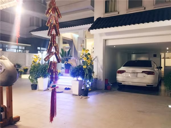 Gara để xe rộng rãi. Ảnh: Yan.