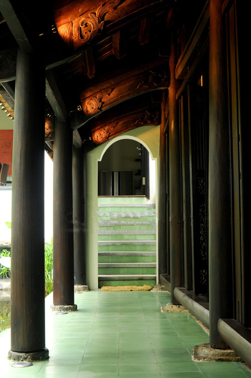 Cột nhà bằng gỗ xoan mang dấu ấn của nhà cổ Bắc Bộ. Ảnh: Khám phá.