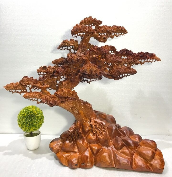 Bonsai cây cổ thụ bằng gỗ hương đục tinh xảo, tuyệt đẹp. Ảnh: Tuongocaocap.
