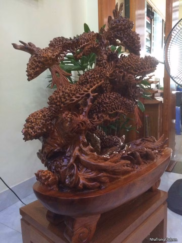 Tùng bonsai với hình dáng và đường nét tinh tế đến từng chi tiết. Ảnh: Nhatrangclub.
