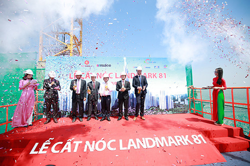 Sáng 9/3, dự án tòa nhà Landmark 81 đã chính thức làm lễ cất nóc tại khu đô thị cao cấp Vinhomes Central Park, TP HCM. Ảnh: Vietnamnet.