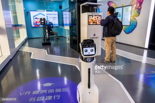 Tại đây, khách hàng sẽ được quét ID để vào cửa. Ảnh: Getty Images.