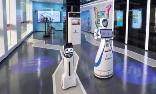 Chi nhánh ngân hàng rộng 165m2 được trang bị hệ thống tự động thông minh có khả năng đáp ứng nhiều yêu cầu dịch vụ như mở tài khoản, chuyển tiền...Ảnh: KAL.