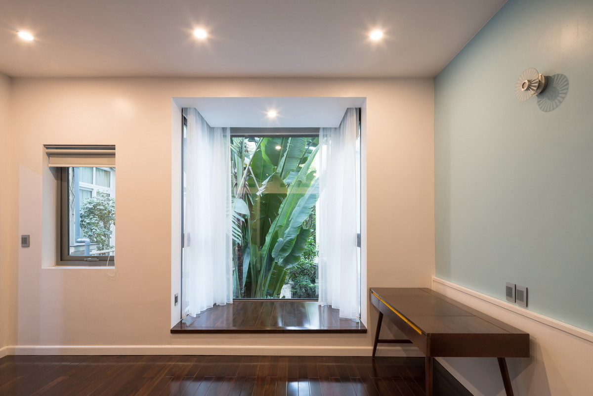 Góc làm việc thoáng đãng, ngập sắc xanh. Nguồn ảnh: Trieu Chien.