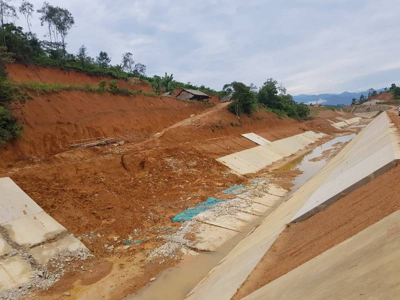 Nuoc ngam day gay kenh be tong o du an thuy loi ngan ti?-Hinh-2