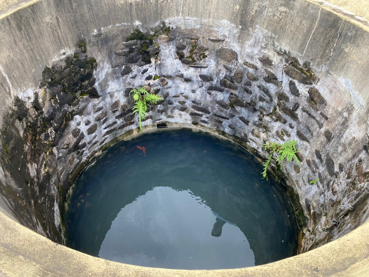 Theo thông tin từ UBND xã Kỳ Khang, hiện địa phương đang có 8 chiếc giếng cổ nằm rải rác ở các thôn Đồng Tiến, Tiến Thành, Vĩnh Phú, Phú Thượng. Đặc biệt có 3 giếng cổ xây dựng theo kỹ thuật xưa của người Chăm Pa, đáy và thành giếng phần dưới nước được lót bằng gỗ, nằm ở các thôn Sơn Hải và Trung Tiến.