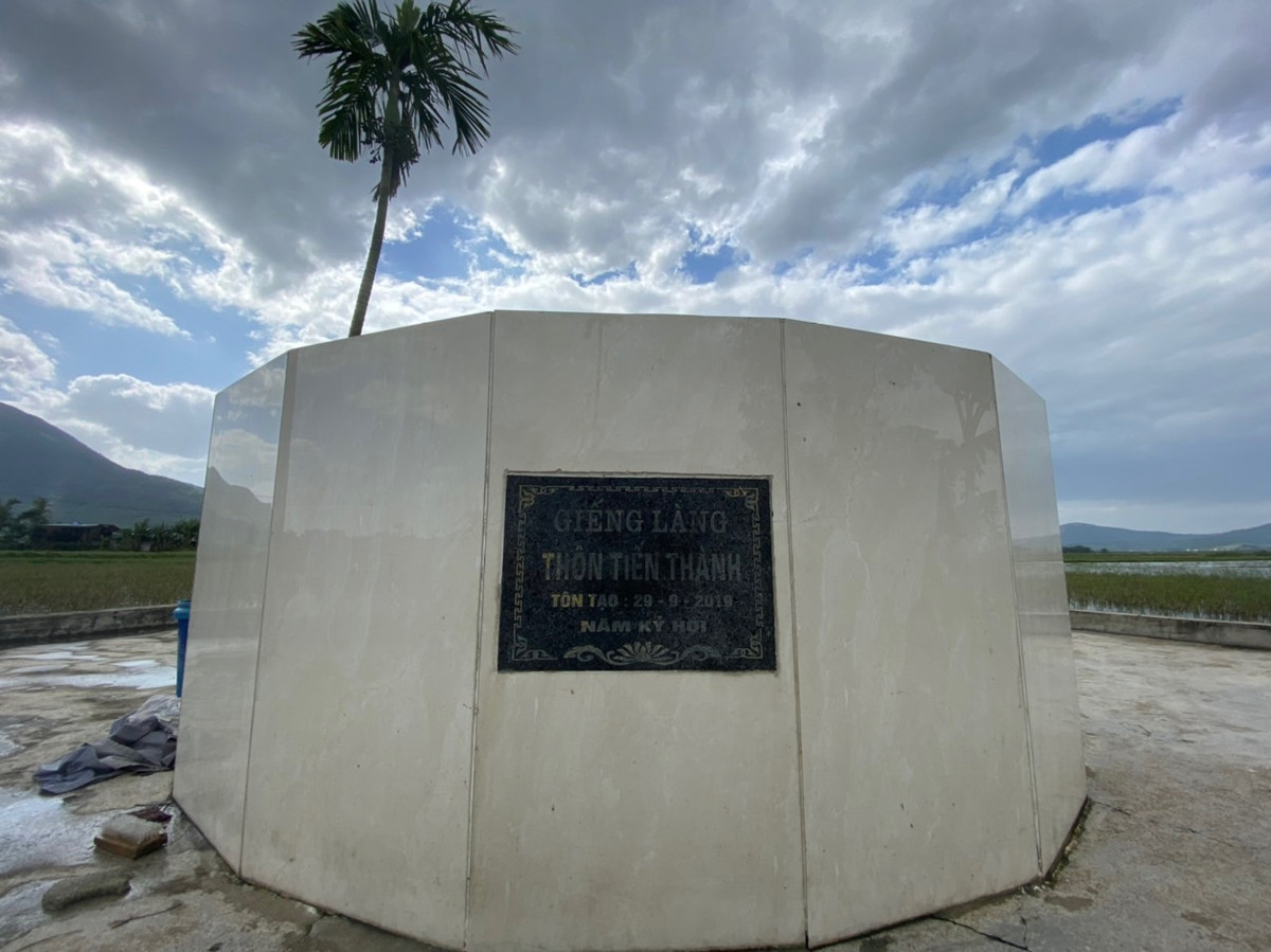 Được xem như “báu vật” trong làng nên hệ thống giếng cổ nơi đây đều được bà con đóng góp để trùng tu, tôn tạo, gìn giữ cho muôn đời sau