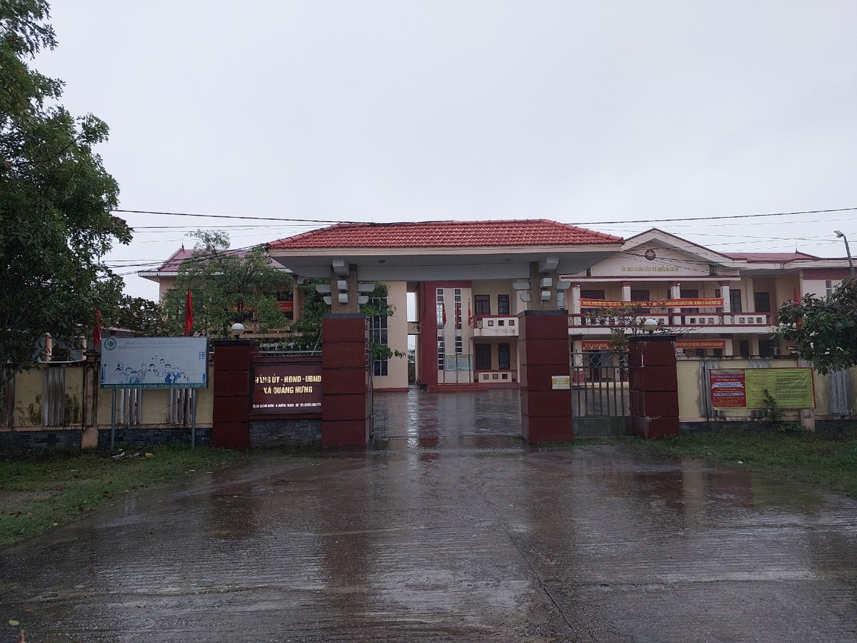 Bat qua tang Pho bi thu Dang uy xa cung thuoc cap tren chieu bac