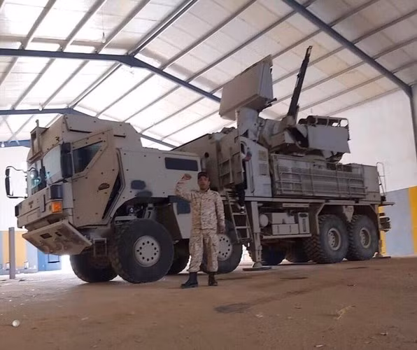 Trong số những hệ thống Pantsir-S1 bị phá hủy, đa phần là do UAE viện trợ cho đồng minh LNA, thể hiện qua việc module tác chiến đặt trên khung gầm xe tải việt dã MAN SX45 chứ không phải KamAZ.