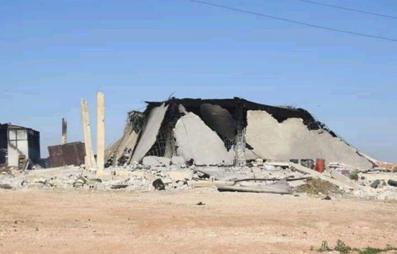 Bên cạnh đó, trung tâm radar và liên lạc của lực lượng chính phủ Syria ở miền Nam nước này cũng bị tấn công bằng tên lửa. Tại đó một tháp truyền thông bị phá hủy.