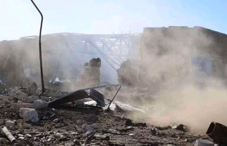 Truyền thông Syria sau đó khẳng định rằng thiệt hại vật chất là không lớn, bởi tên lửa Israel đã đánh trúng những nhà kho bỏ hoang hay bay nhầm vào nhà máy sản xuất thức ăn gia súc.