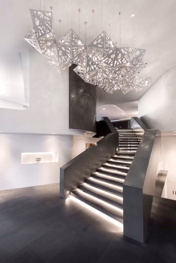 Có thể sử dụng kiểu đèn chùm hoành tráng.