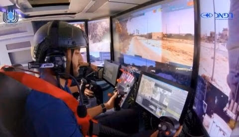 Được coi là cỗ xe chiến đấu đến từ tương lai, Carmel được điểu khiển bởi các màn hình cảm ứng cỡ lớn, với tầm quan sát 360 độ xung quanh xe và điều khiển bằng tay cầm tương tự như các games thủ.