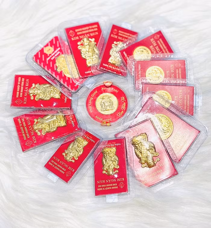 Theo nhiều khách hàng, mức giá hiện đang ở mức cao, song, những người đi mua vàng trong ngày Thần Tài chỉ mong mua được vàng để lấy may chứ không để ý nhiều đến giá cả.