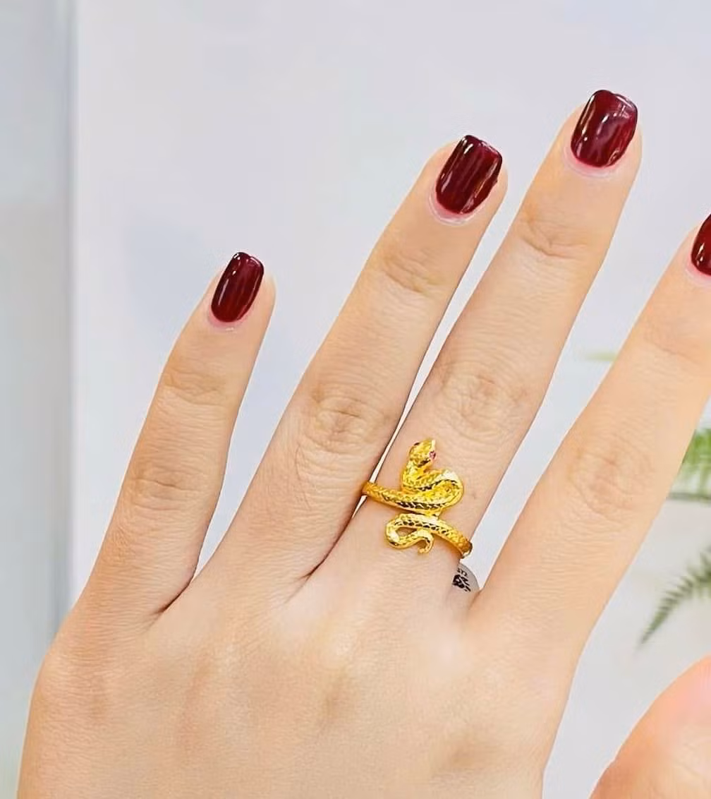 Mỗi sản phẩm vàng năm nay đều được thiết kế tinh tế và đẹp mắt, đáp ứng nhu cầu của khách hàng.