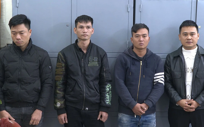 Bắt đối tượng rút súng đòi lại hơn 300 triệu tiền thua đánh bạc Bat doi tuong rut sung doi lai hon 300 trieu tien thua danh bac